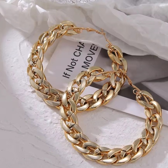NEW!!! Zara Gold round Chain Hoop Earrings - Picture 4 of 7